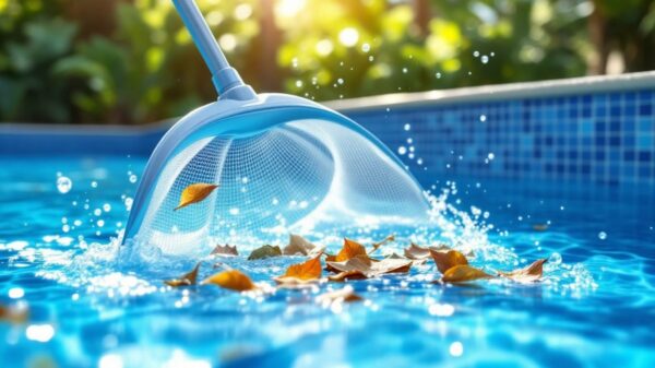 découvrez nos conseils pratiques pour le nettoyage et l'entretien de votre filet de piscine pour skimmer, afin de garantir une eau propre et une piscine bien entretenue toute l'année.