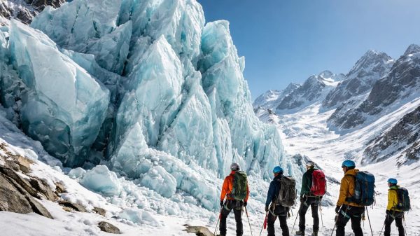 découvrez les séracs, ces formations glaciaires impressionnantes, et explorez leur double nature : merveille naturelle et danger potentiel pour les aventuriers en montagne.