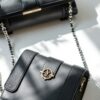 découvrez le top 10 des marques de sac bandoulière femme incontournables en 2026. style, qualité et tendance au rendez-vous pour sublimer votre look chaque jour.