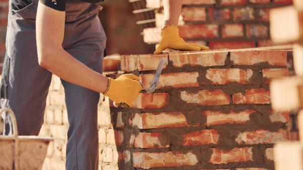 construire mur de briques