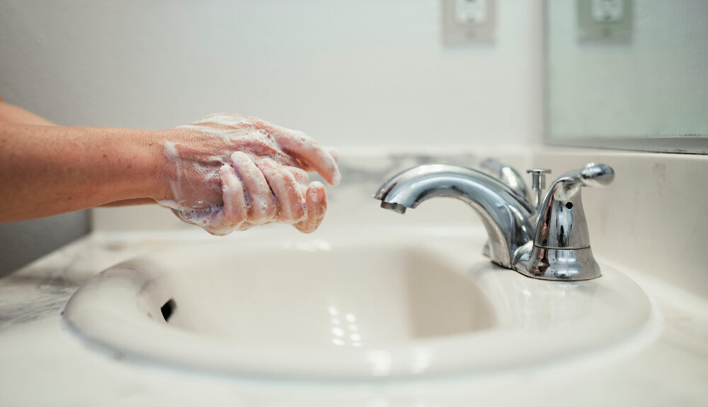 Comment enlever de la mousse polyuréthane expansive des vêtements
